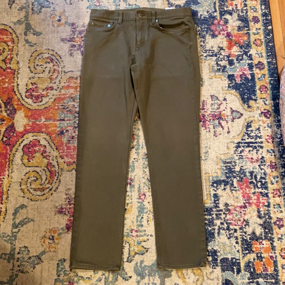 Banana Republic men’s “The Traveler” chino khaki